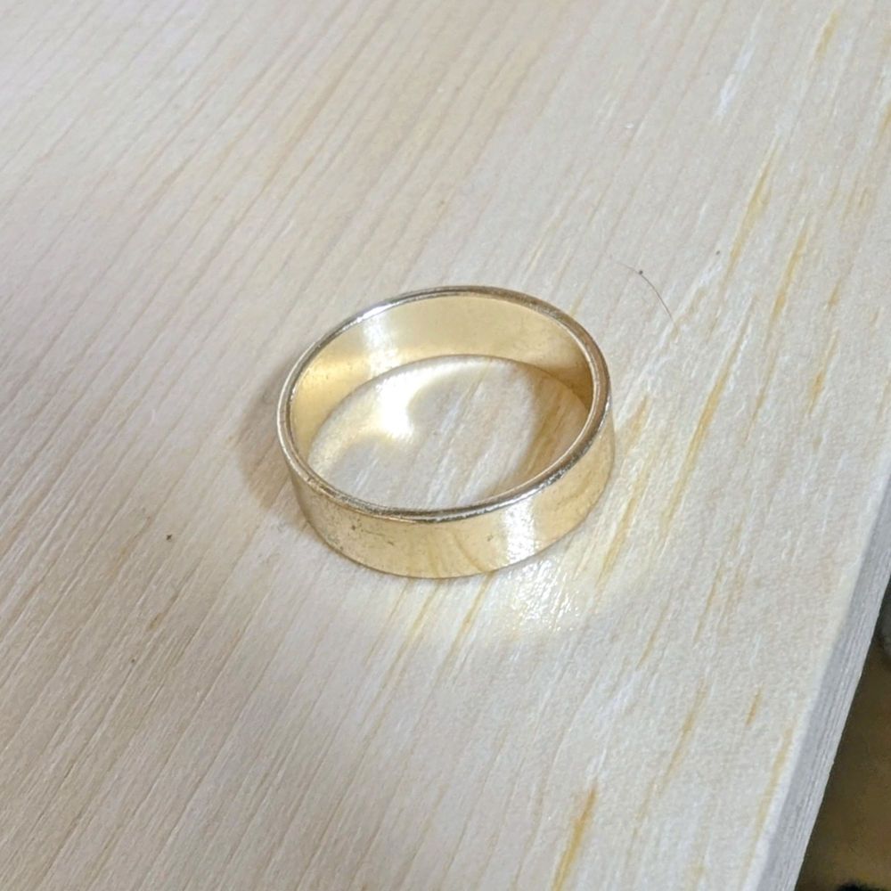 Gold-colored Wide Band Ring